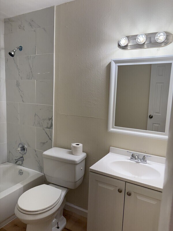 Building Photo - 3620 Verde Dr