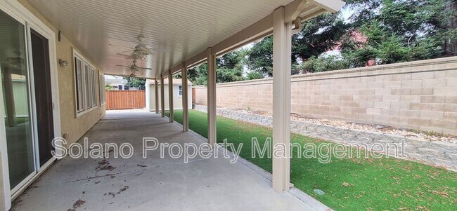 Building Photo - 2080 Mariposa Dr