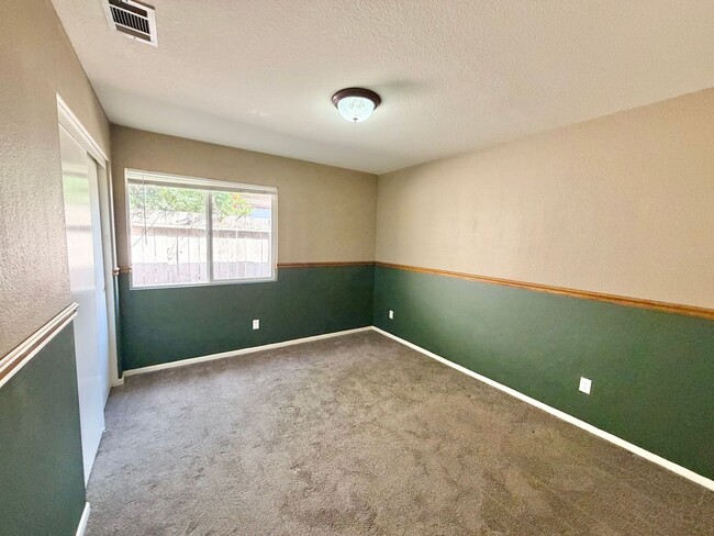 Building Photo - Bright & Spacious Escondido Home with Fireplace, Backyard & Garage