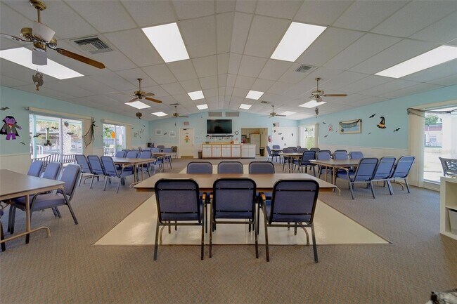 Building Photo - 13827 Mission Oaks Blvd