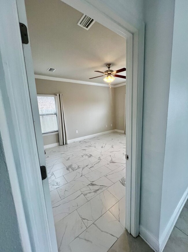 Building Photo - Beautiful Home in Waterford Sound