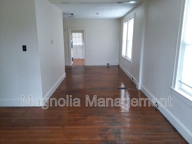 Building Photo - 410 Young St