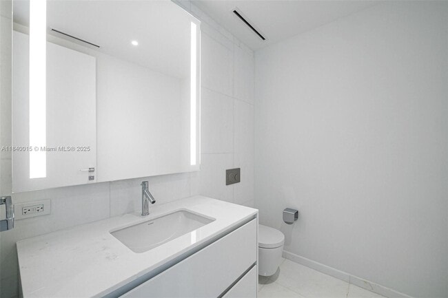 Building Photo - 300 Biscayne Boulevard Way