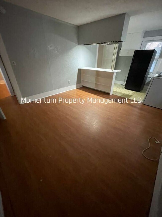 Building Photo - Beautiful One Bedroom One Bath- Apply FOR FREE today!