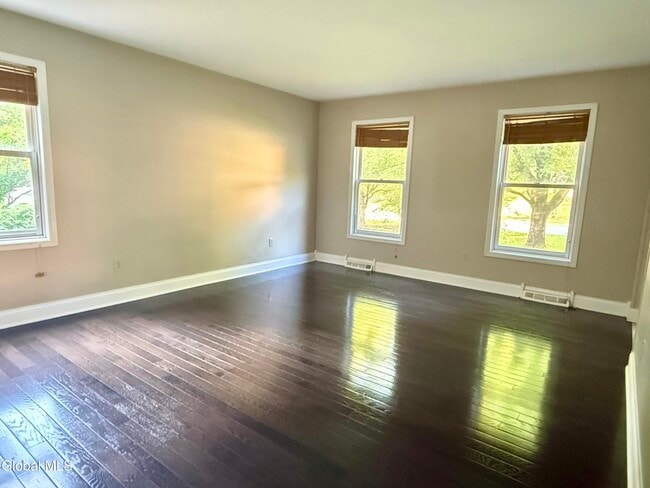 Building Photo - 60 Sherwood Trail