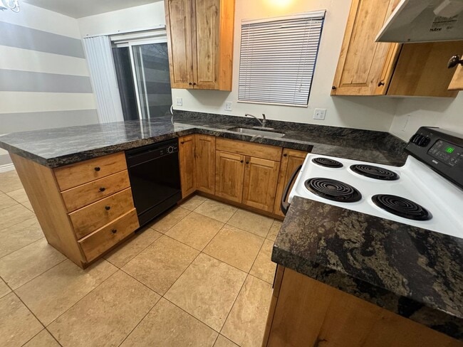 Building Photo - Beautiful 2 bedroom duplex for rent in Cottonwood Heights!