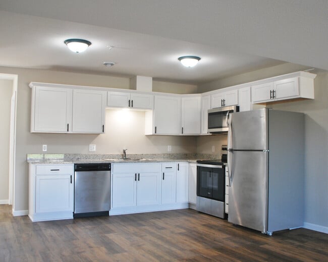 Building Photo - Brecken Place 2nd Addition