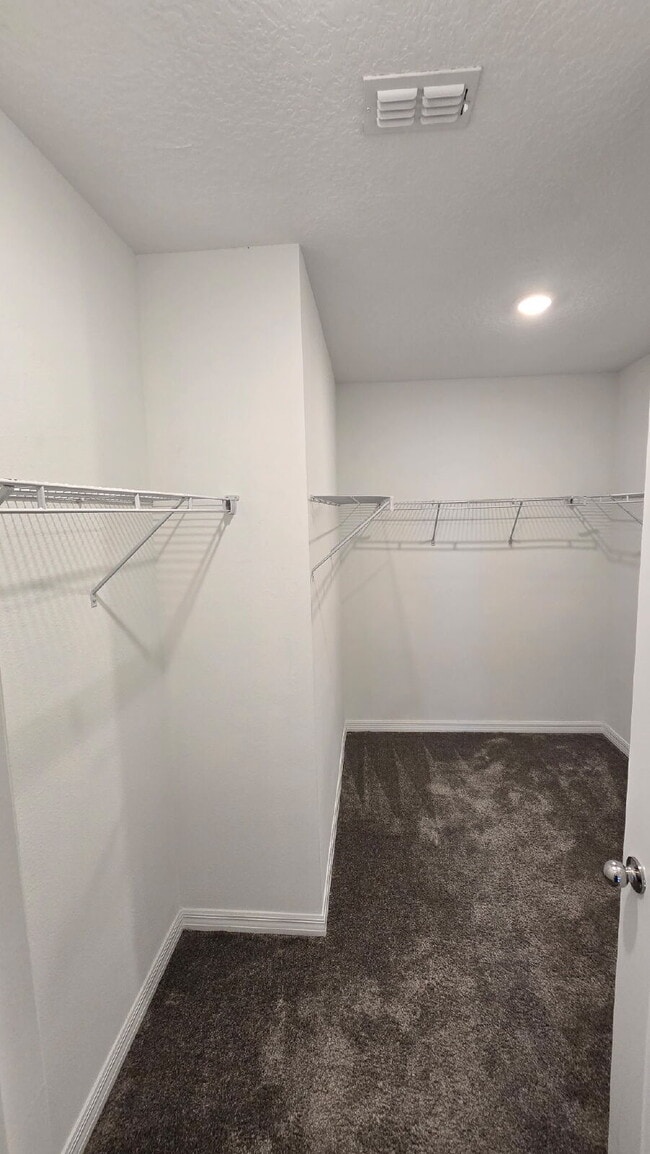 Building Photo - 3936 Willow Brk Dr