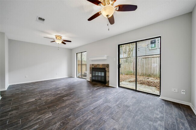 Building Photo - 10 E Willowood Ct