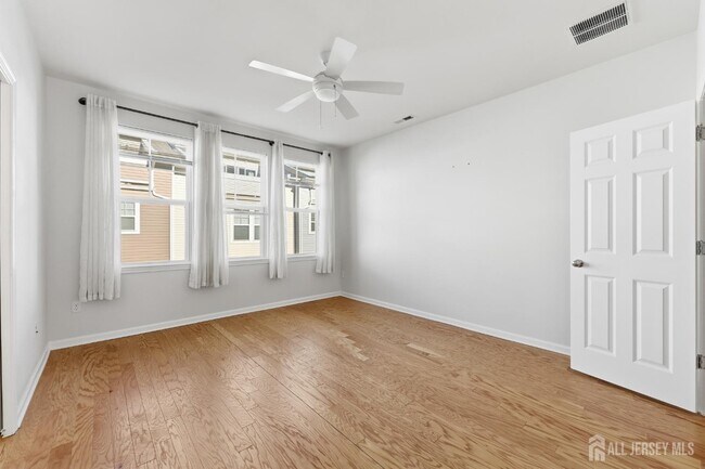 Building Photo - 38 Bond St