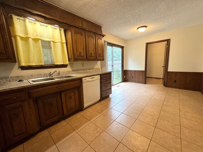 Building Photo - Gorgeous 3 bedroom 2.5 bathroom Duplex home!