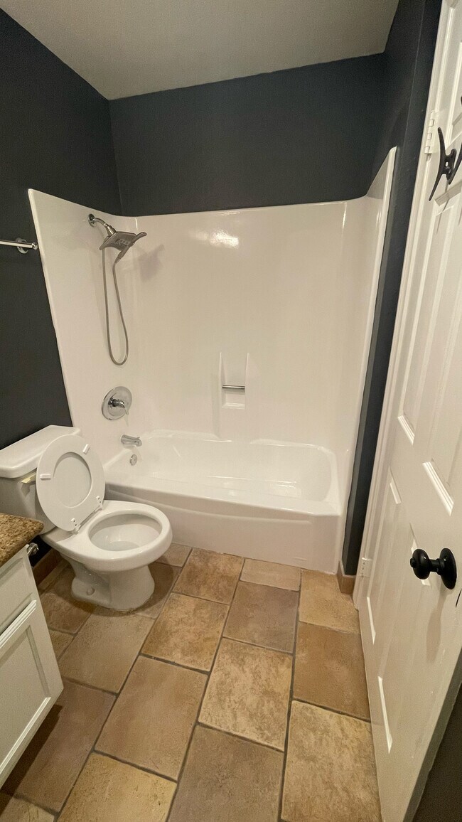 Bathroom - 432 Edgehill Ln