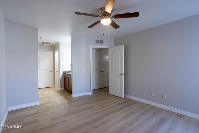 Building Photo - 2025 E Campbell Ave