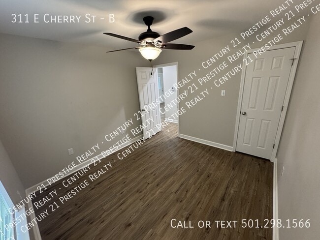 Building Photo - 311 E Cherry St