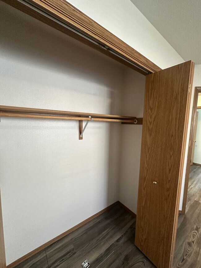 Building Photo - Tranquil & delightful 3-bedroom, 2-bathroo...