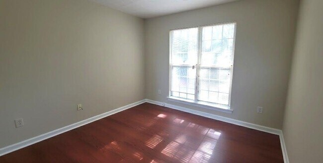 Building Photo - 4915 Lakebrooke Run