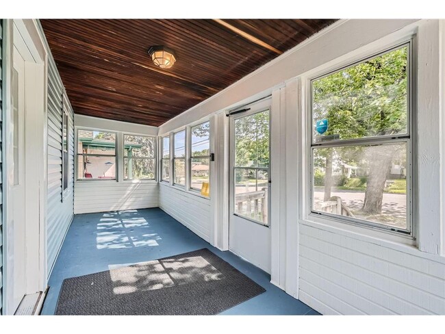 Building Photo - 1083 Western Ave N