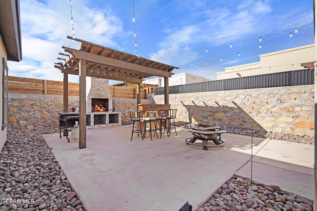 Building Photo - 12597 New Dawn Dr
