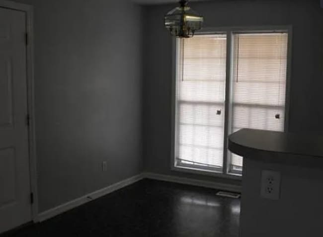 Building Photo - NEW LISTING!!!!!