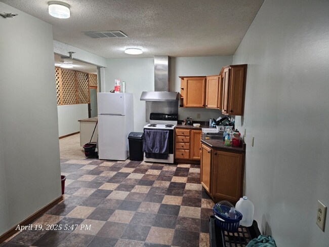 Building Photo - 615 S Chestnut St