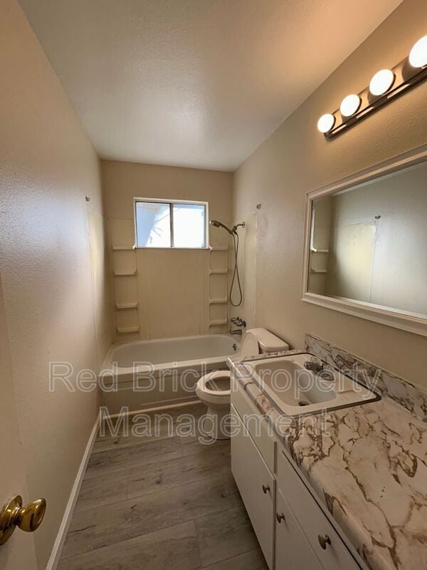 Building Photo - 315 Donner Rd