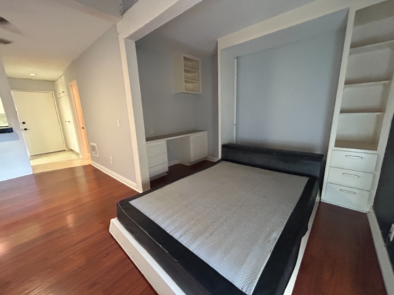 Building Photo - 1040 W MacArthur Blvd