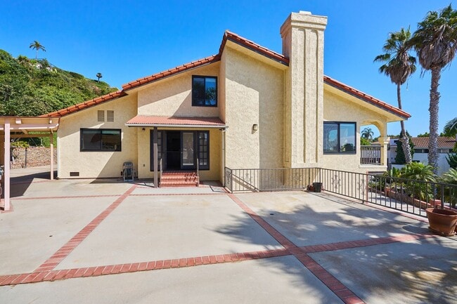 Building Photo - Aqua Vista - Entertainers Playhouse