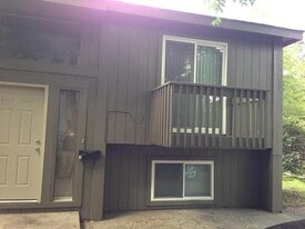 Building Photo - 207 N Summit St