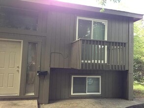 Building Photo - 207 N Summit St