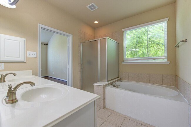Building Photo - 6907 Stevenson Dr