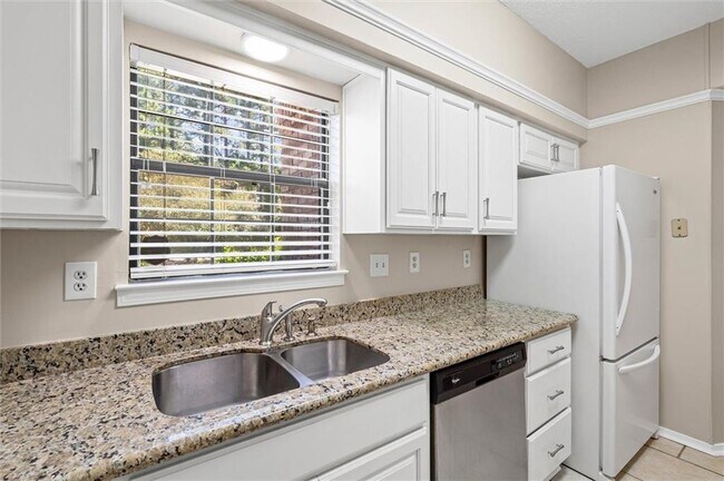 Building Photo - 1260 Sutton Ct