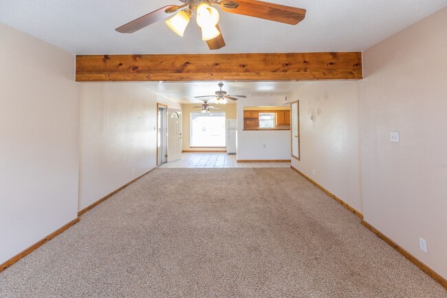 Building Photo - Beautiful 3 bedroom 1 bathroom home