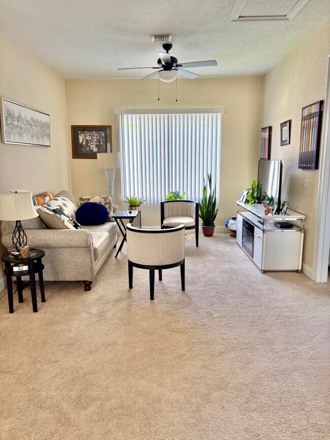 Building Photo - 3558 Collonade Dr