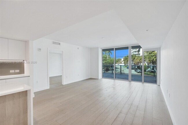 Building Photo - 9221 E Bay Harbor Dr