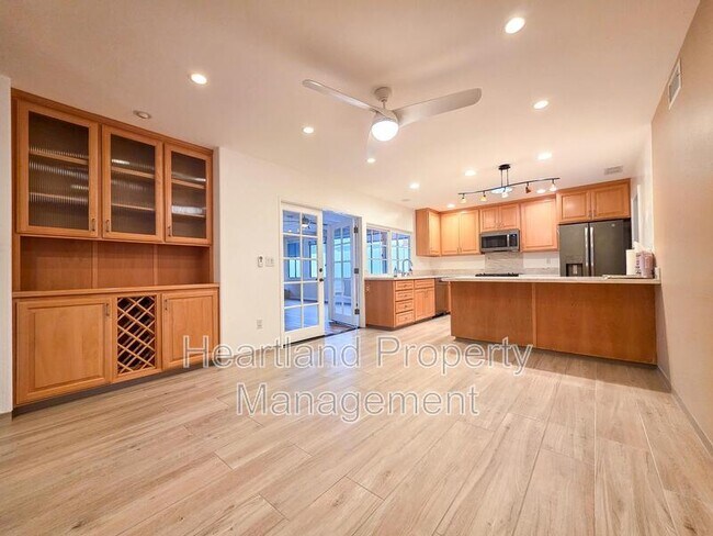 Building Photo - 7381 Laura Ct