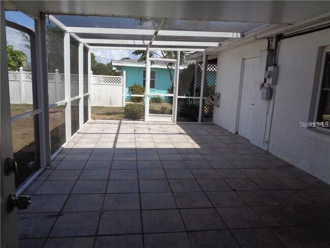 Building Photo - 710 Sharon Cir