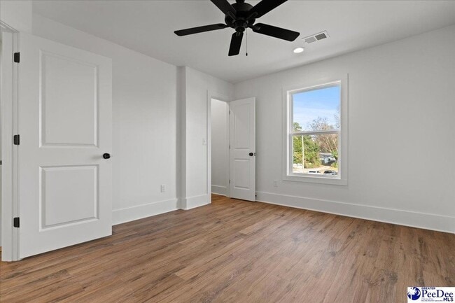 Building Photo - 501 W Cheves St