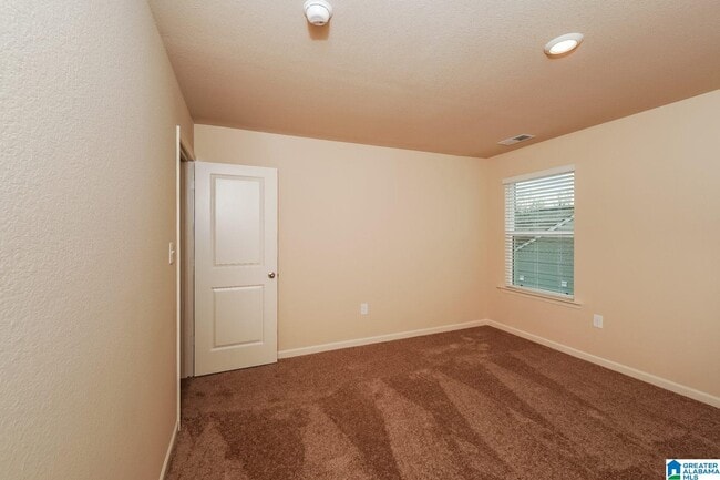 Building Photo - 525 Clover Cir