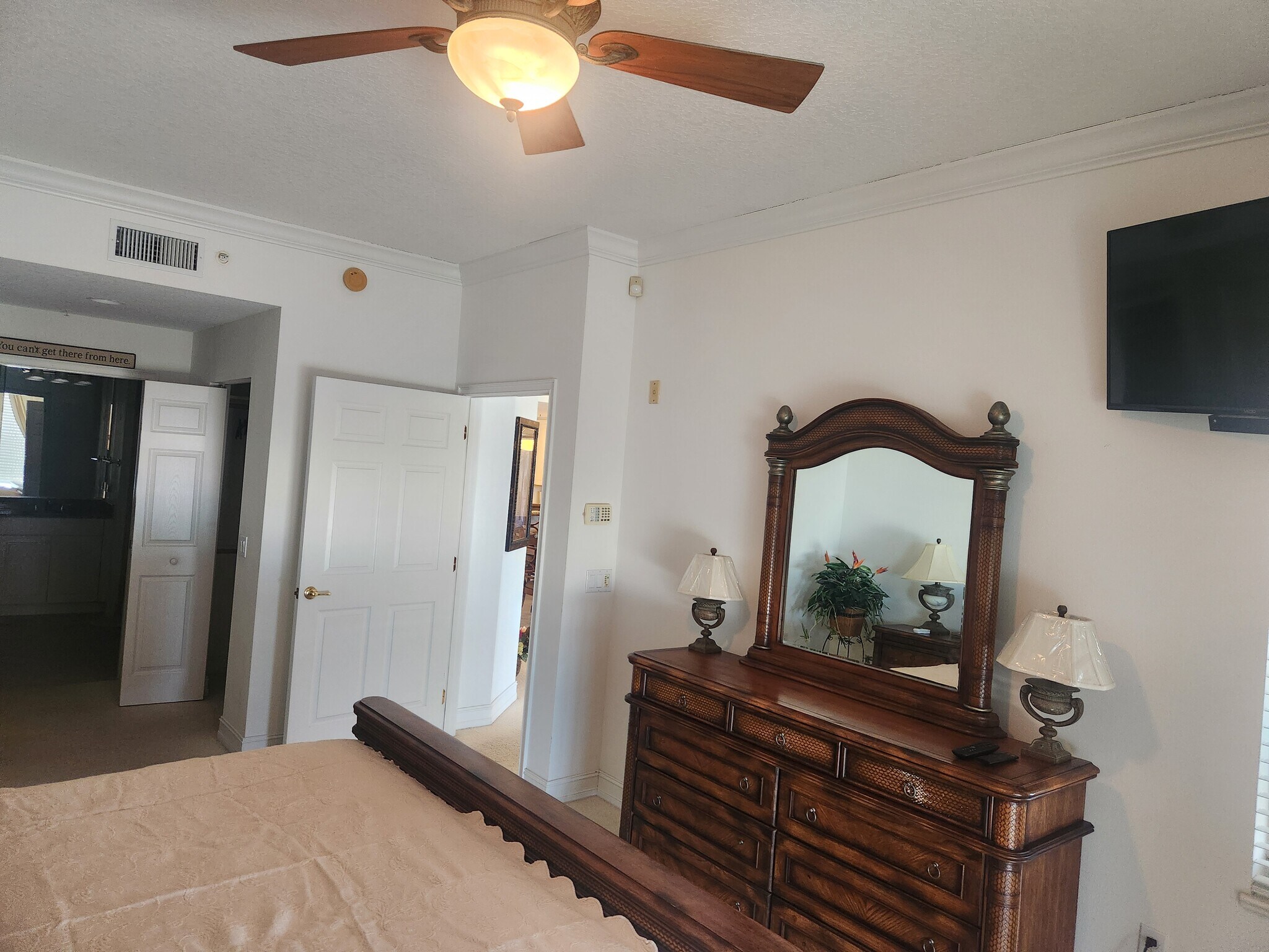 Master Bedroom - 425 Pierce Ave