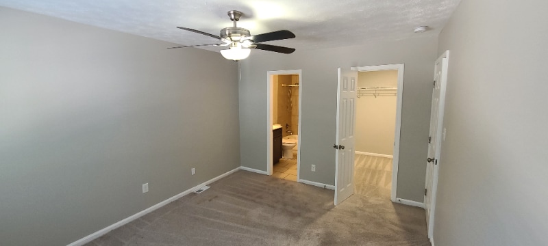 Building Photo - 922 Pine Oak Trail
