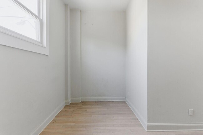 Building Photo - 500 Main St