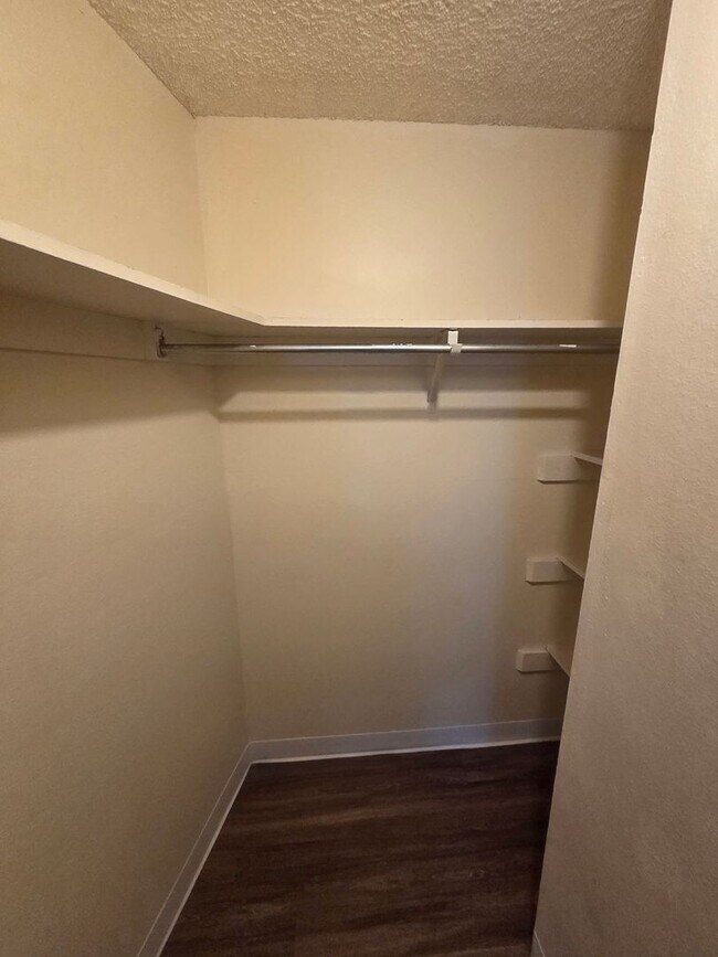 Building Photo - 1 Bed / 1 Bath Condo in Prime Denver Location – Pool + On-Site Laundry