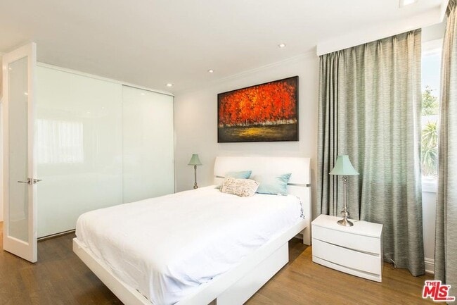 Building Photo - 140 San Vicente Blvd