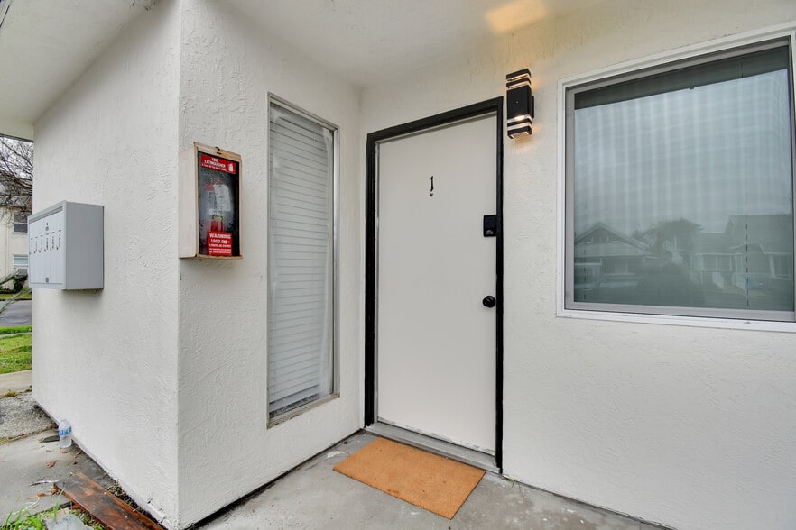 Building Photo - 1104 F St