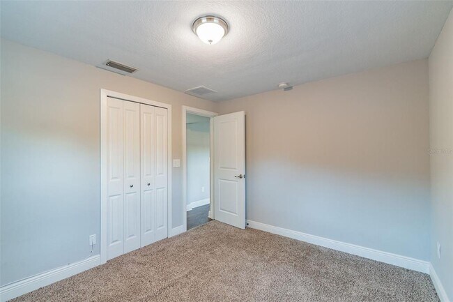 Building Photo - 3208 W Napoleon Ave