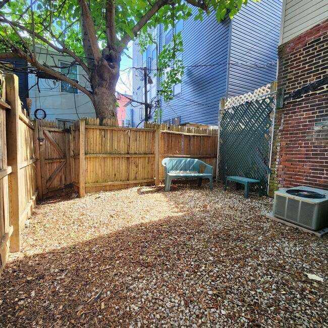 Building Photo - Bright and spacious one bedroom units in a great location in Brewerytown