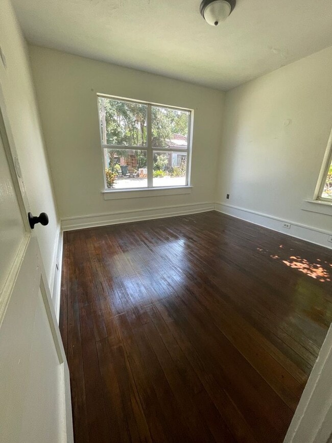 Building Photo - 2 Bed 1 Bath Home | Pet Friendly | Washer ...
