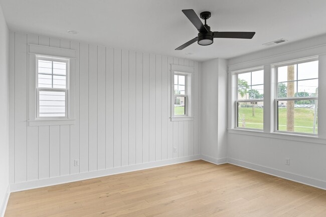 Building Photo - 1714 Carvell Ave