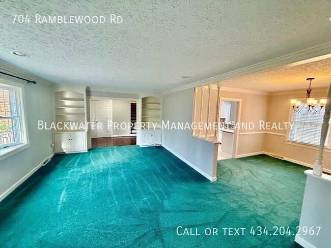 Building Photo - 704 Ramblewood Rd