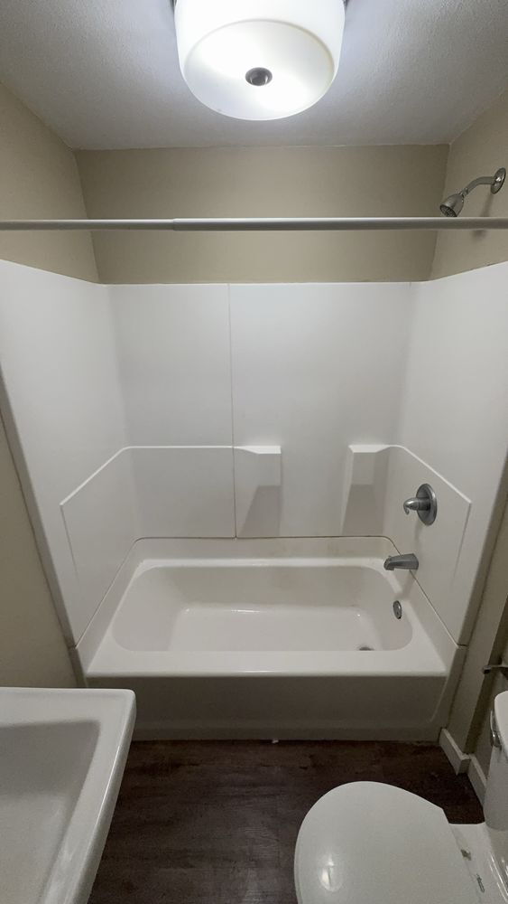 Building Photo - 3 bed 1 bath close to Water St. and UWEC! Available June 1st
